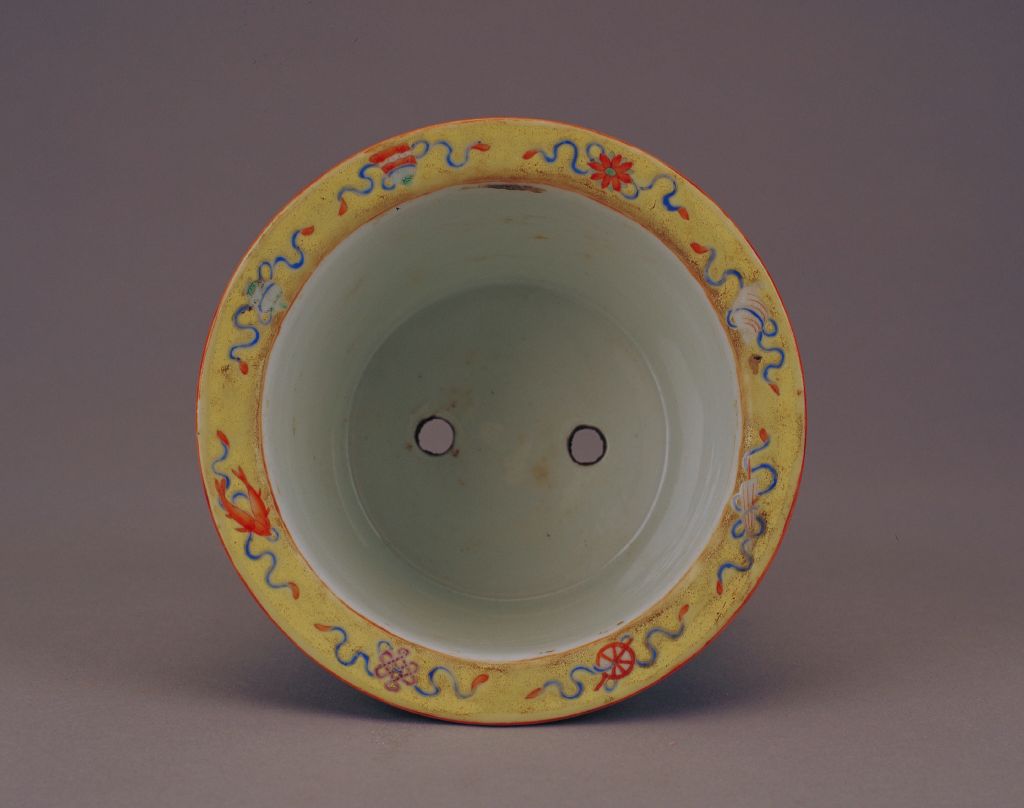 图片[2]-Yellow ground pink chrysanthemum pattern round flowerpot-China Archive